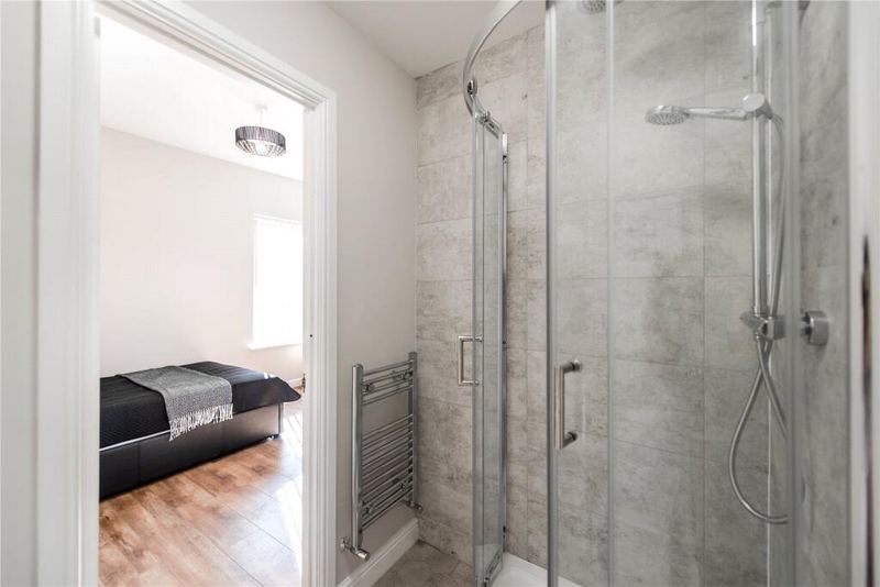 En-suite shower